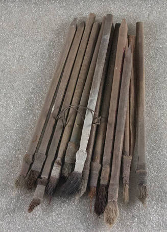 No title (12 paint brushes)