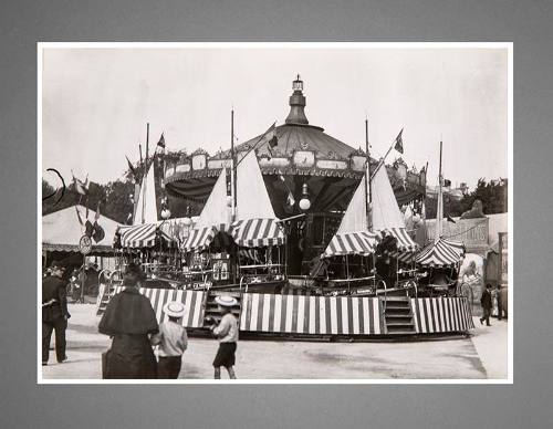 Fête des Invalides, devant le manège. Paris (VIIème arr.)