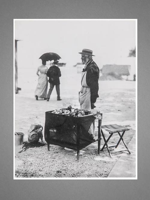 Marchand de nougats (Nougat Vendor)