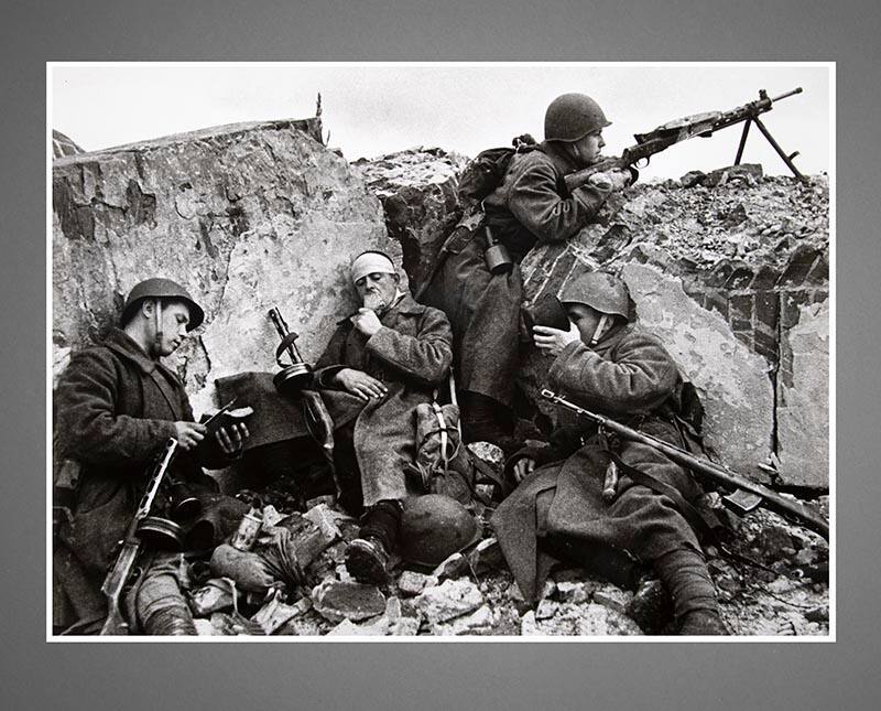 Soldiers Eating