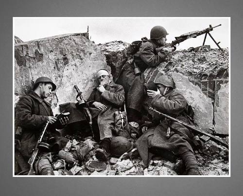 Soldiers Eating