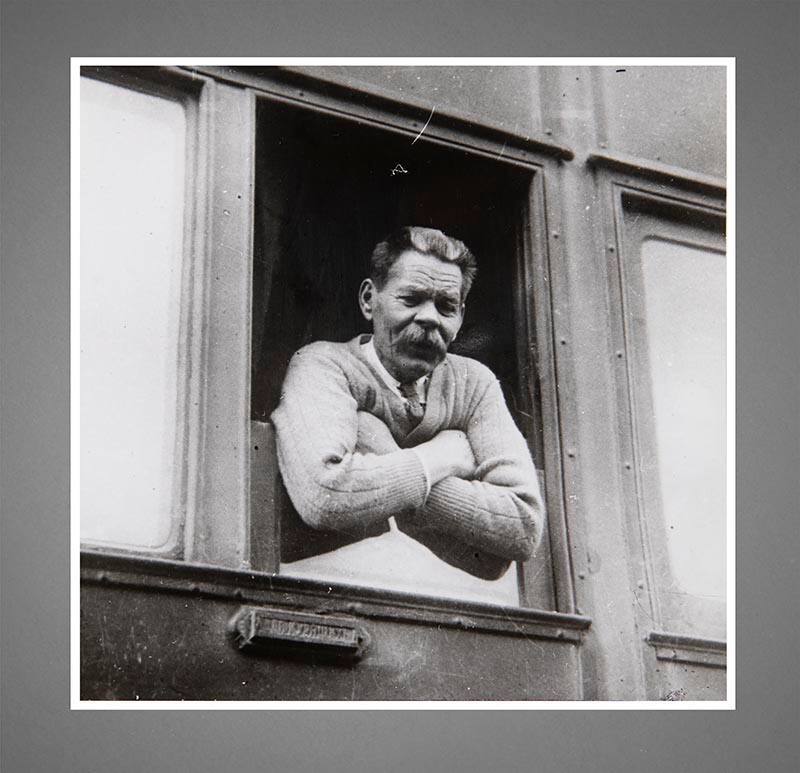 Maxim Gorky at the Moscow Train Station