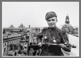 Soldier with machine gun