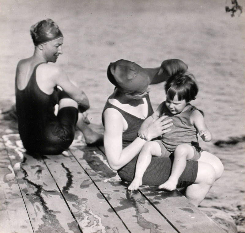 Untitled (Georgia O'Keeffe with Marie Rapp Boursault and her daughter Yvonne Boursault)