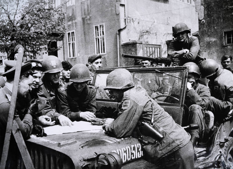 Soviet/American on Elba, Apr. 1945
