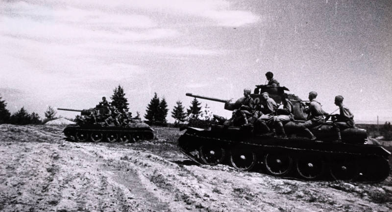 Tanks moving toward firing line