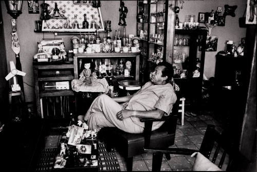 Gente de la Habana Sieja (Man in Chair)