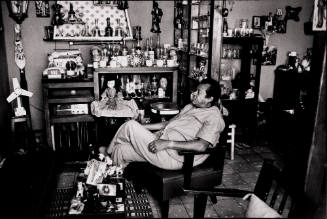 Gente de la Habana Sieja (Man in Chair)