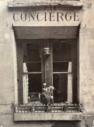 Concierge Window- Paris