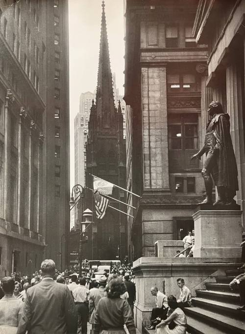 Wall St. Lunch Hour