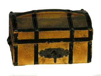 Miniature toy trunk