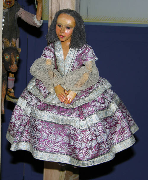 Gustave Baumann, Attendant to Infanta, ca. 1940, Wood, silk, gauze, cotton yarn and paint, 13 1…
